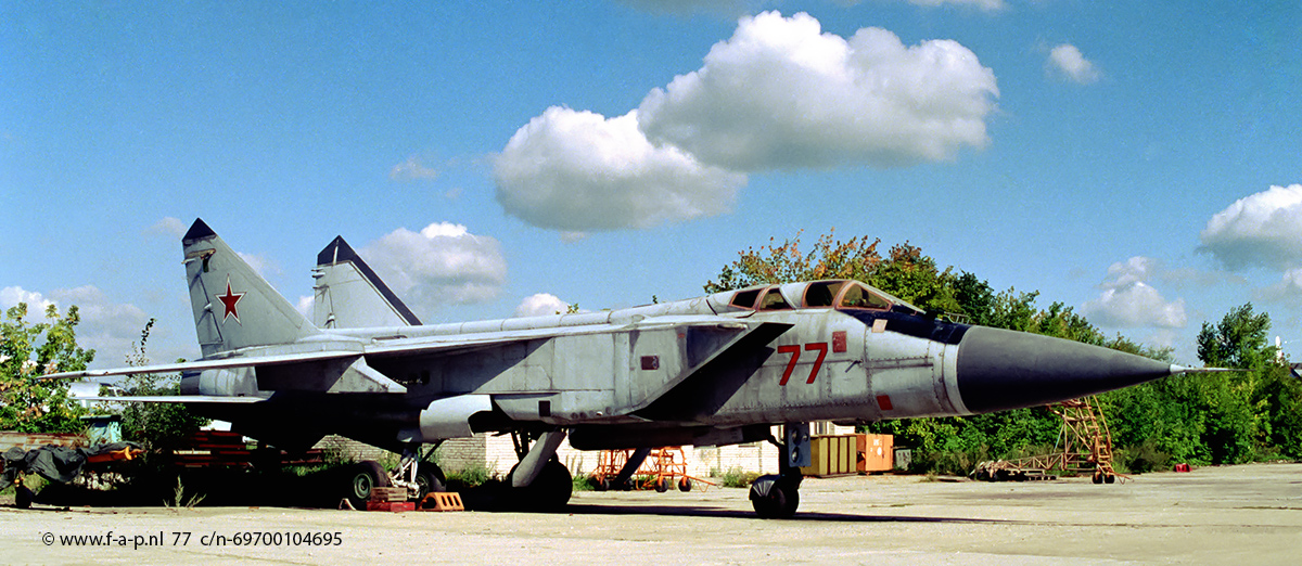 Mikojan-Goerevitsj MiG-31 МиГ-31  MiG-31 Foxhound  the  77  c/n-69700104695  At Zhukovsky, Russia  22-08-1995  Withdrawn from use 08-2003