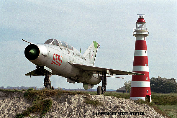 MiG 21 UM  6509  Ex 10-plm Polish AF  Aeolus Technisch Doe-Centrum  30-04-2003 Sexbierum