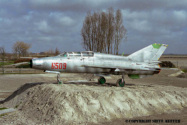 MiG 21 UM  6509  Ex 10-plm Polish AF  Aeolus Technisch Doe-Centrum  30-04-2003 Sexbierum