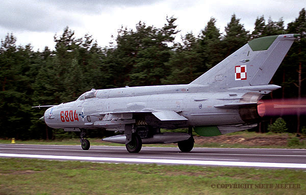 MiG 21 MF   6804  11-PLM   Dol  Highwaystrip 27-05-2000