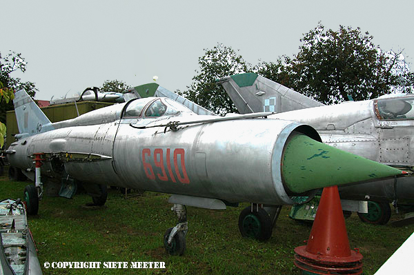 MiG 21 PFM  6910   ex 3-PLM   Buk  30-09-2004