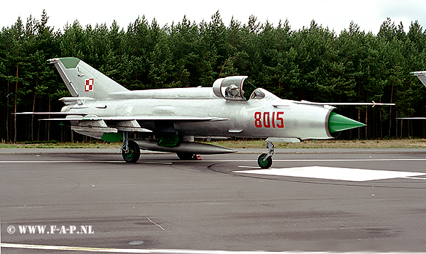 MiG 21 MF  8015  Dol Highwaystrip   27-05-2000