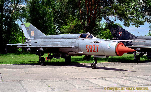 MiG21MF  8907 - Deblin  24-05-1999