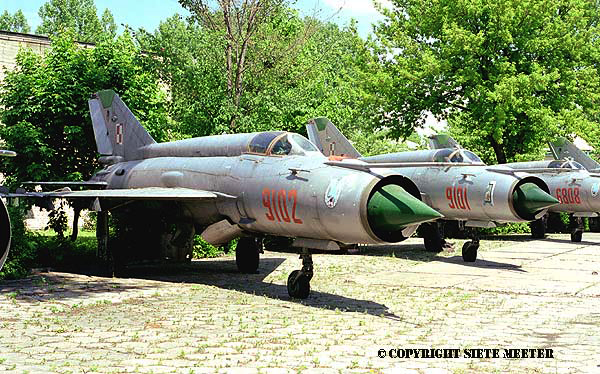 MiG21MF  9102   10-PLM- Deblin  24-05-1999