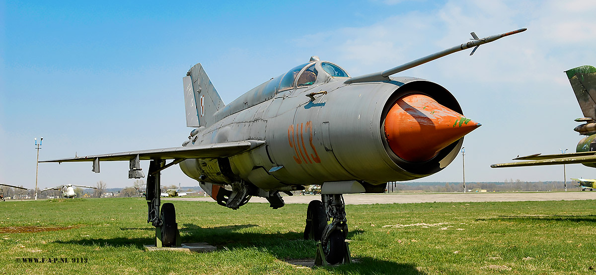 MiG 21-MF  9113     Dęblin  25-04-2006 