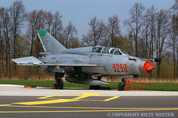 MiG 21UM  9298  41-ELT   Malbork  27-04-2006