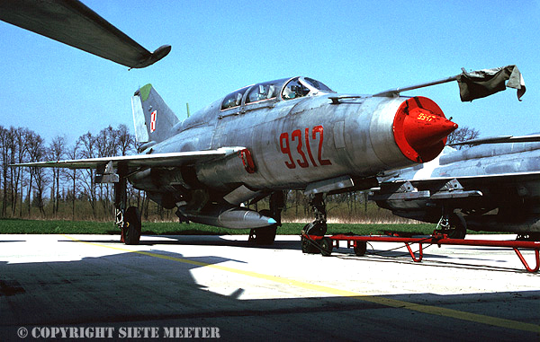 MiG 21UM  9312  41-ELT   Malbork  27-04-2006