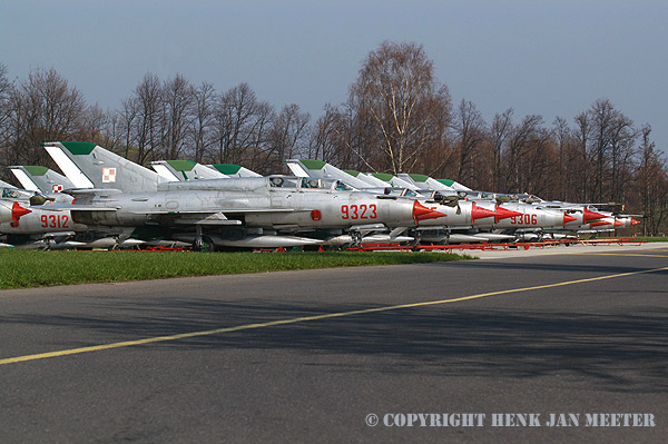 MiG 21UM  9323  41-ELT   Malbork  27-04-2006   last flight - Malbork AB 19 December 2003.