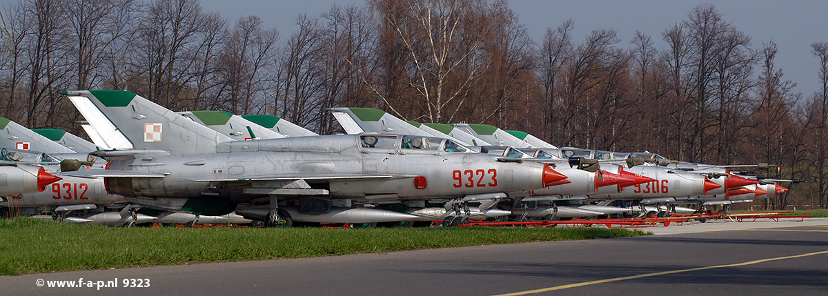 MiG 21UM  9323  41-ELT   Malbork  27-04-2006   last flight - Malbork AB 19 December 2003.