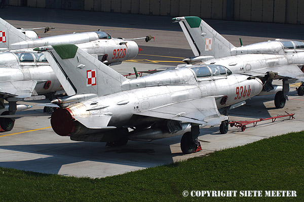 MiG 21UM  9344  41-ELT   Malbork  27-04-2006