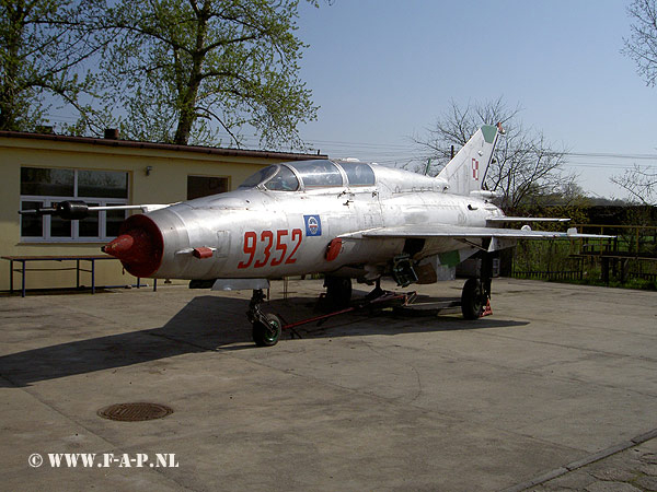 MiG 21-UM    9352   (516999352)   Powodowo  west of Wolsztyn   20-04-2008  Poland