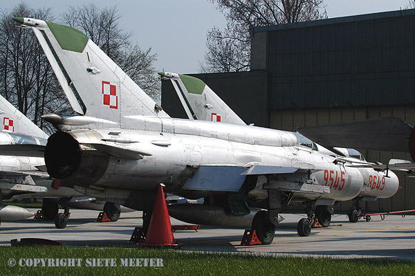 MiG 21UM  9345  41-ELT   Malbork  27-04-2006