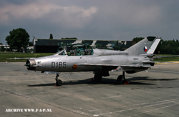 Mikoyan - Gurevich   MiG-21UM 0165    c/n-01695165   Czechoslovakia - Air Force   Decommissioning: 31.12.1992 