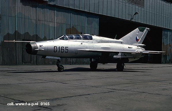 Mikoyan - Gurevich   MiG-21UM 0165    c/n-01695165   Czechoslovakia - Air Force   Decommissioning: 31.12.1992 