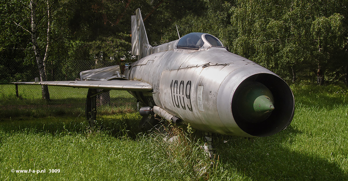 Aero S-106 (MiG-21F-13)    1009  c/n-061009  served with 5th and 4th Fighter Air Regiments  Czechoslovakia - Air Force Zruc off Airport 12-06-2004 now on display at the reception to the Gotchaspielfeld paintball range.