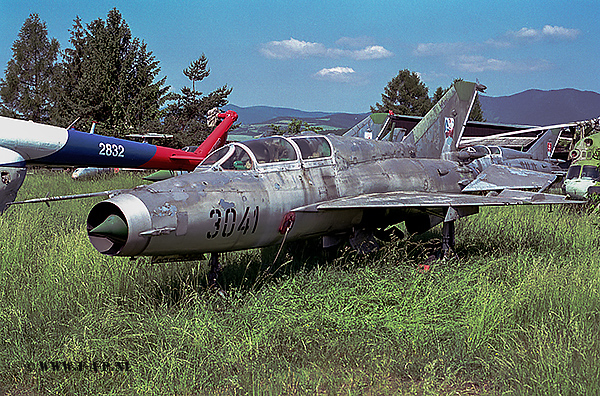 MiG 21 UM   3041  Trencin  30-05-2003