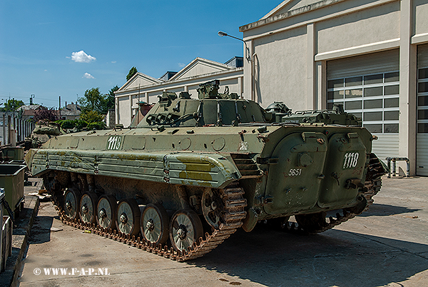 BMP-2  1118   EX NVA   Museum Les  Blindes Suamur  28-06-2009