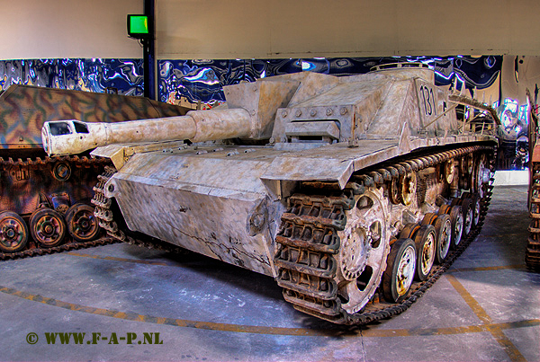 StuG  SdKfz 142/type-2  StuH 42 assault gun with 105 mm L/28 main gun    131  Museum Des Blindes Suamur  28-06-2009