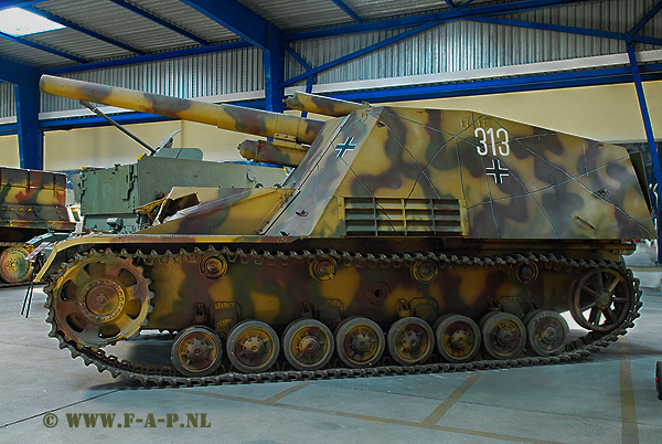 sd kfz 165 hummel   Museum Des Blindes Suamur  28-06-2009