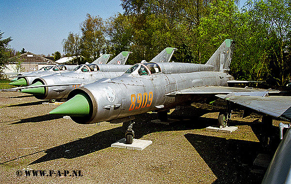 MiG 21 MF    8909     Ex Polish  AF     2005