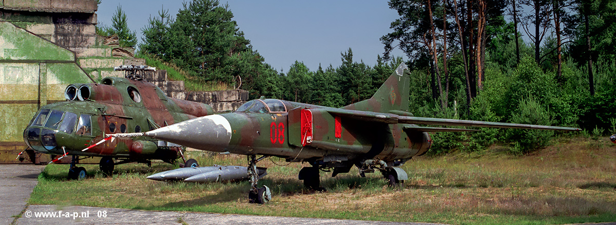 Mikoyan-Gurevich Mig-23S        08  c/n-220001013   ex NVA    Finow (Eberswalde-Finow) (EDAV) - Germany  29-05-1999