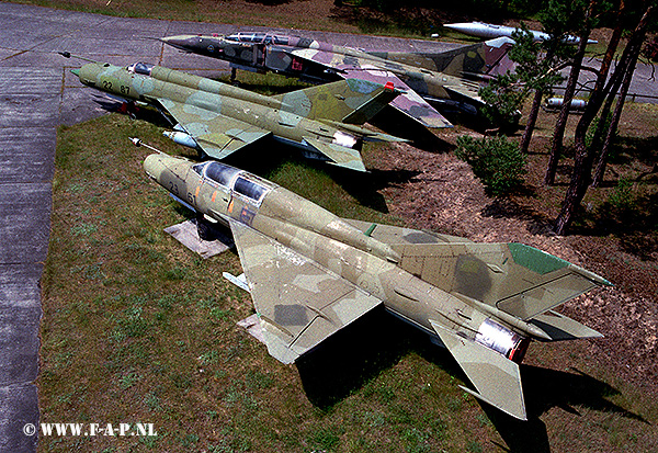 MiG 21 UM    2361  ex 233 DDR    Finowfurt 29-05-1999
