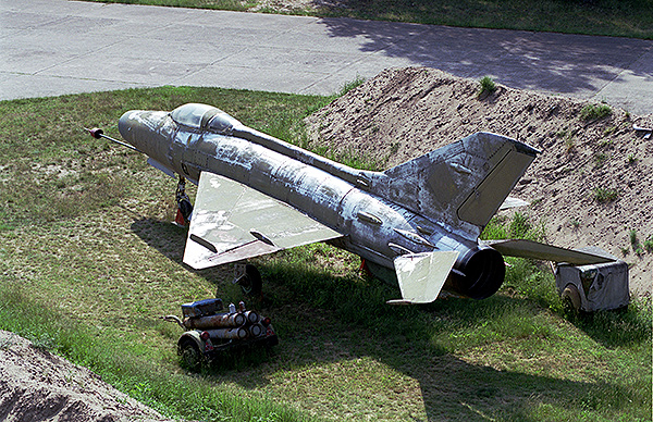 # MiG 21 F-13   708/ 2238  Finowfurt  29-05-1999