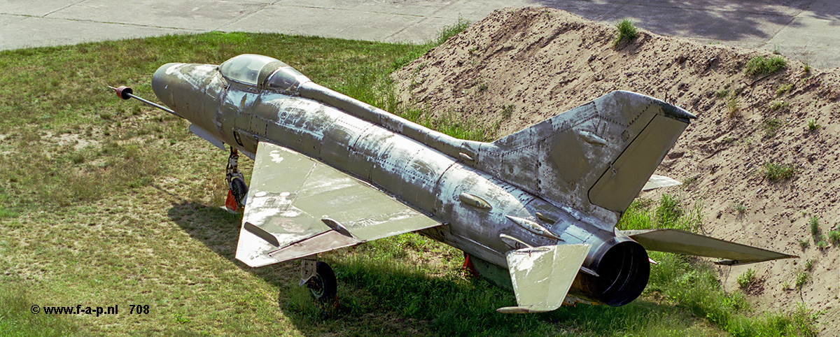 MiG 21 F-13   708/ 2238  Finowfurt  