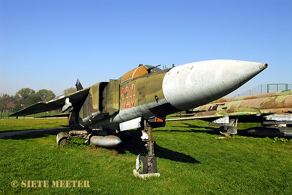 MiG 23 MF   120    (0390217120)    Krakow   15-10-2007