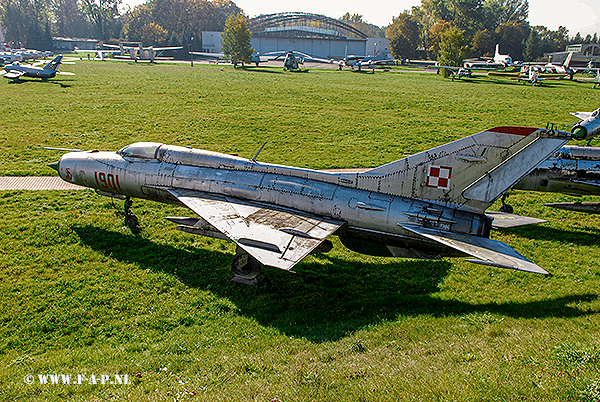 MiG 21 PF  Fishbed.D   1901 c/n-761901     Krakw-Rakowice-Czyzyny   15-10-2007