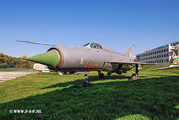 MiG-21-PF     2004   c/n 762004   Krakw-Rakowice, 15-10-2007