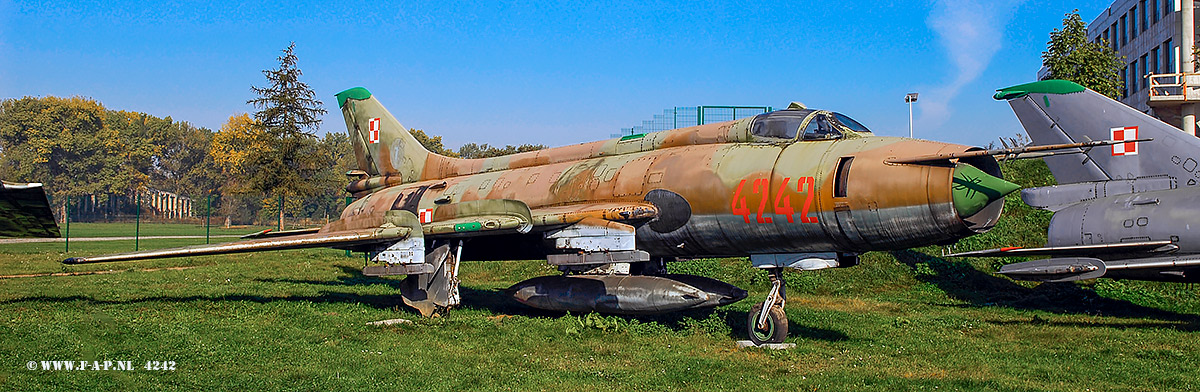 Sukhoi Su-20R Fitter-C   4242   c/n-6602 7-PLM   Krakw-Rakowice-Czyzyny    15-10-2007