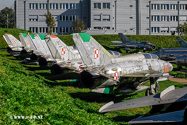 MiG-21US  the 4401  c/n 1685144    Krakw-Rakowice-Czyzyny  15-10-2007