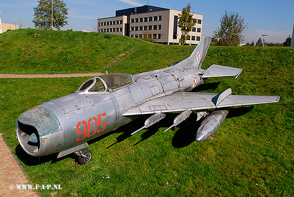 Mikoyan-Guryevich MiG-19PM Farmer.D  905.  (c/n65905) Krakw-Rakowice,   15-10-2007