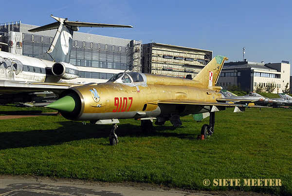 MiG 21-MF  9107  10-Plm   Krakw-Rakowice-Czyzyny  15-10-2007