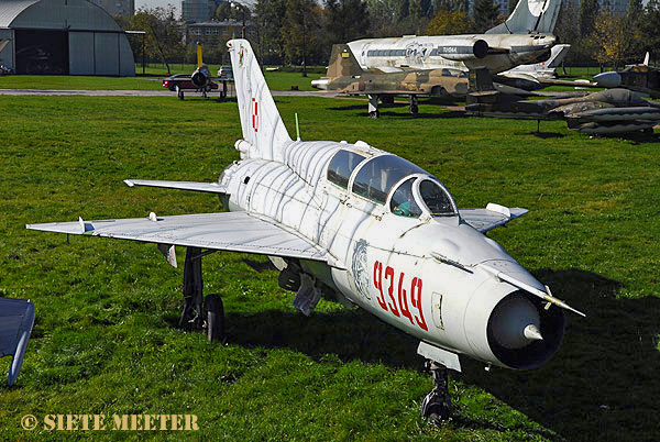 MiG 21-UM   9349   c/n-5.17E+08    3-PLM  Krakw-Rakowice-Czyzyny  15-10-2007