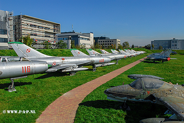 Sukhoi Su-7-BKL   806 c/n 7806    Krakw-Rakowice-Czyzyny 15-10-2007