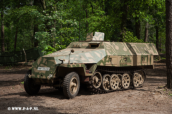 SD-Kfz-251   203   WH-336396  Overloon 15-05-2016  