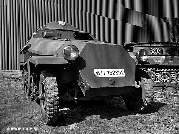 Sdkfz-251_811 WH-152852    Overloon 15-05-2016     