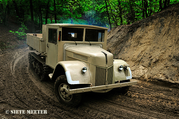 Sd.Kfz.3 Ford V-3000 S/SSM  Maultier  Overloon  18-05-2013