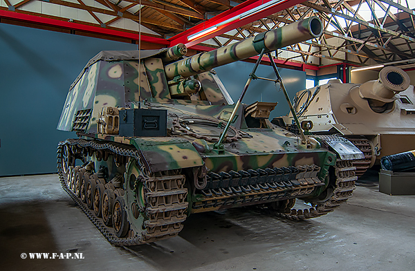 Hummel,-Sd.Kfz 165 Panzermuseum Munster  15-01-2022