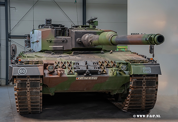 Leopard 2A4  Y-678620   Panzer Museum Munster  2016-04-22  