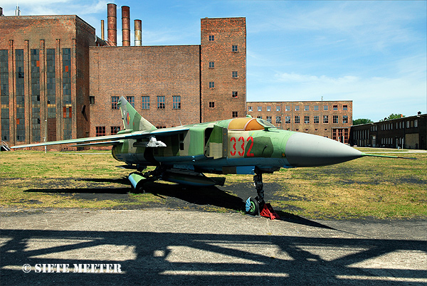 MiG 23 ML    332  ex  JG-9   Peenemnde   26-02-2000