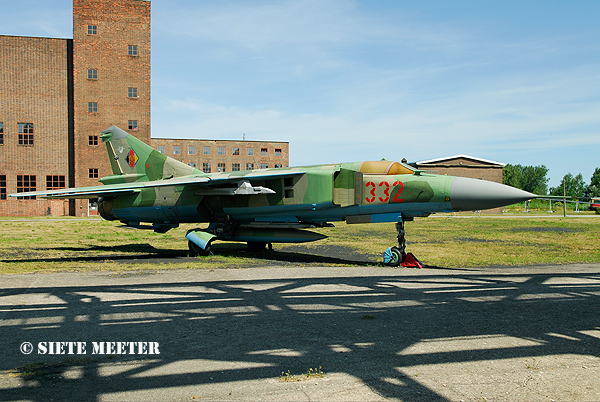 MiG 23 ML    332  ex  JG-9   Peenemnde   26-02-2000