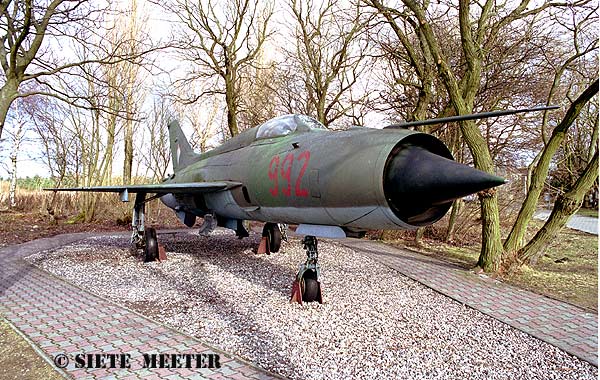 MiG 21-PFM     821 ex JG-2   gelscht an 17.07.1992 as "992" Peenemnde   26-02-2000