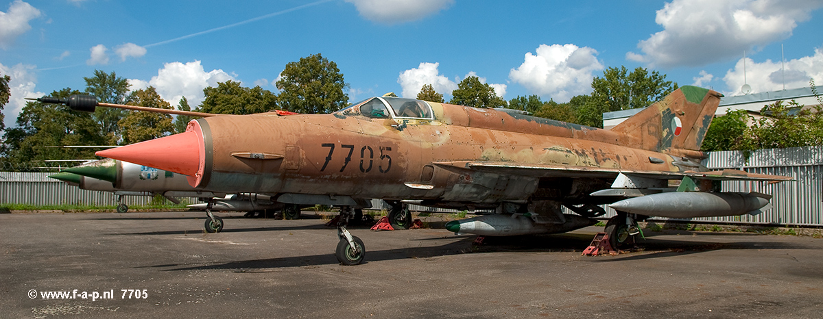  Mikoyan-Gurevich MiG-21MF     7705    c/n-967705    Czech Air Force  Kbely (LKKB) - 23-08-2009