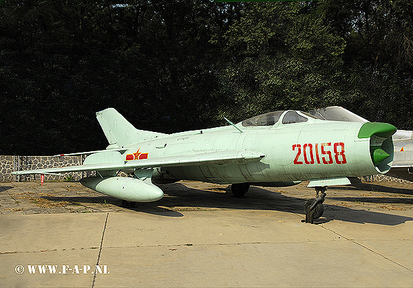 Shenyang F-6B J-6IV   (MiG-19PM Farmer E)   20158  (cn J6-4702)    10-09-2007