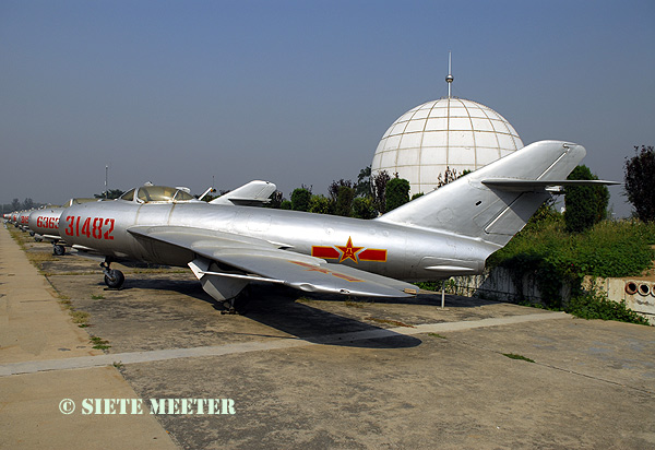 Shenyang F-5 J-5 (MiG-17F Fresco C)    31482    c/n 5735    10-09-2007