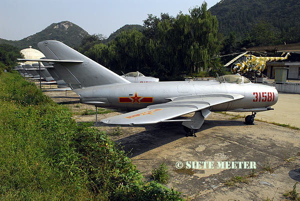 Shenyang F-5 J-5 (MiG-17F Fresco C)    31581  c/n 5738  10-09-2007