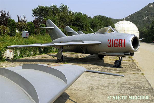 Shenyang F-5 J-5 (MiG-17F Fresco C)    31681  c/n 5835  10-09-2007